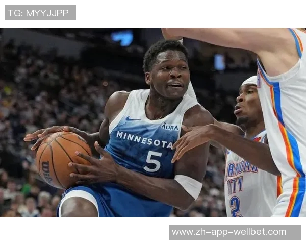 爱德华兹上半场遭遇重伤痛苦离场下半场奇迹回归展现强大韧性